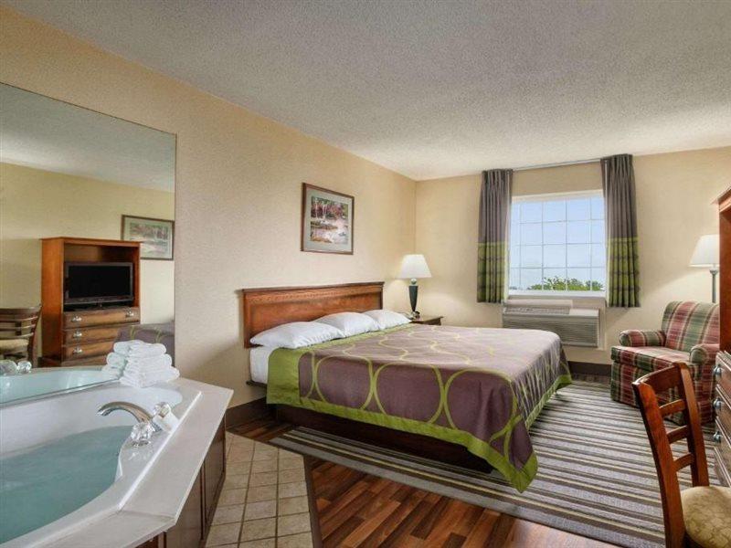 Super 8 By Wyndham Grayville Экстерьер фото